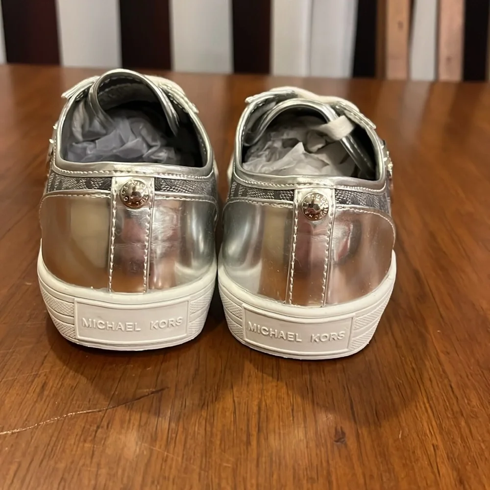 Michael Kors Ivy Low Artic Shoes Sneakers new silver Youth Girls Size 3